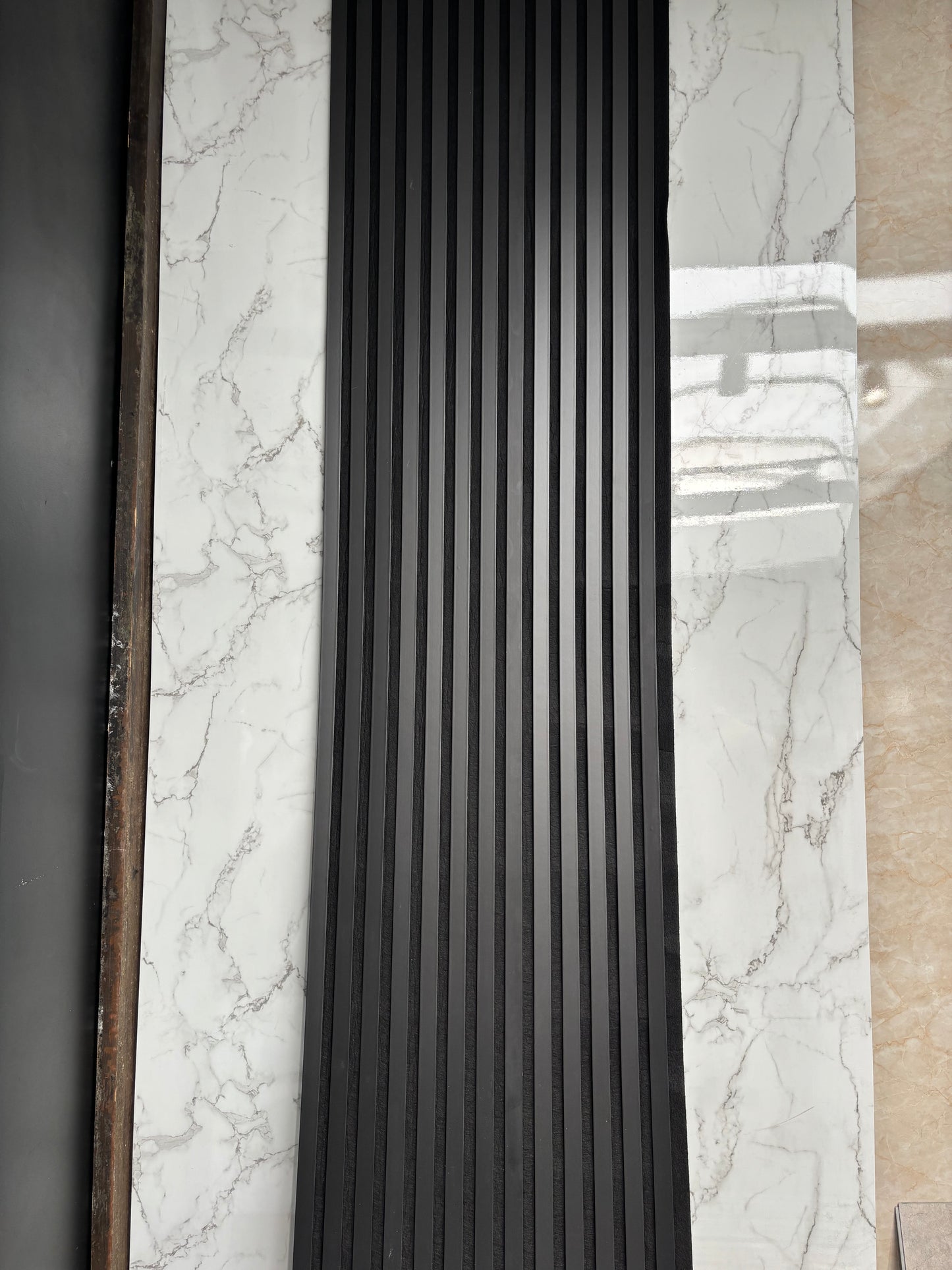 Akustikpaneel Schwarz 280 × 60 cm – modernes Wanddesign