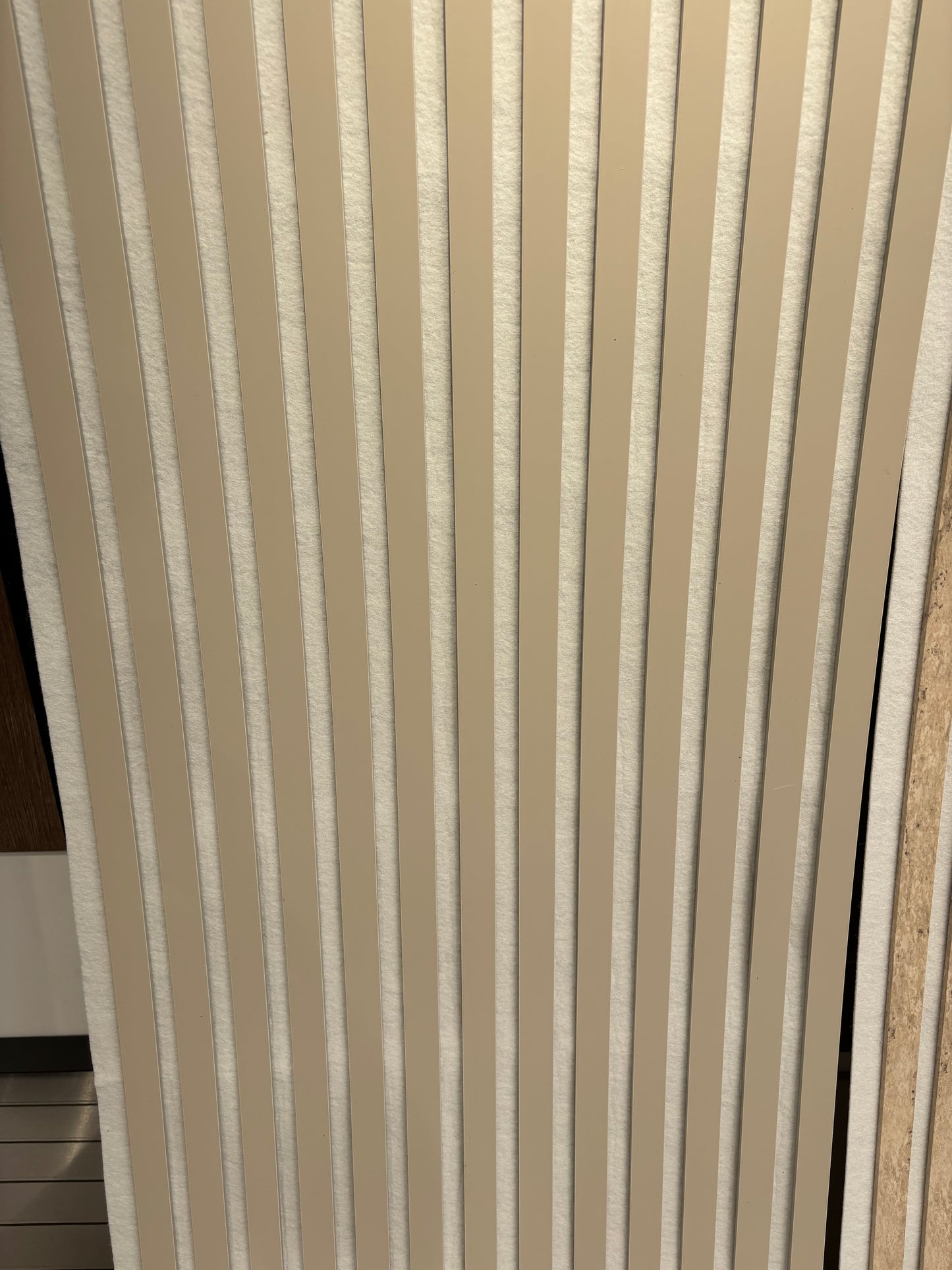 Akustikpaneel Beige and White 275 × 60 cm – moderne Wandverkleidung