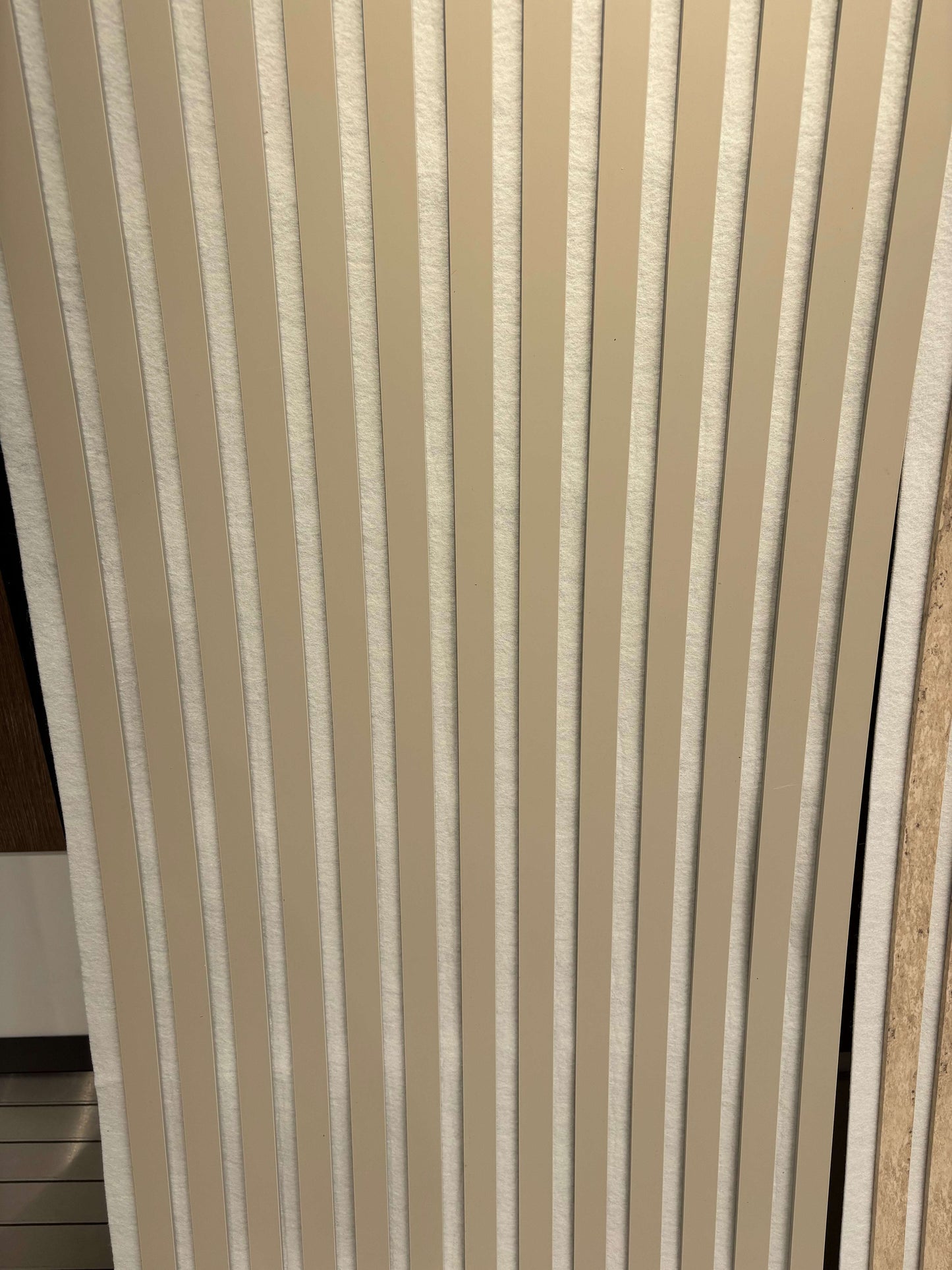 Akustikpaneel Beige and White 275 × 60 cm – moderne Wandverkleidung