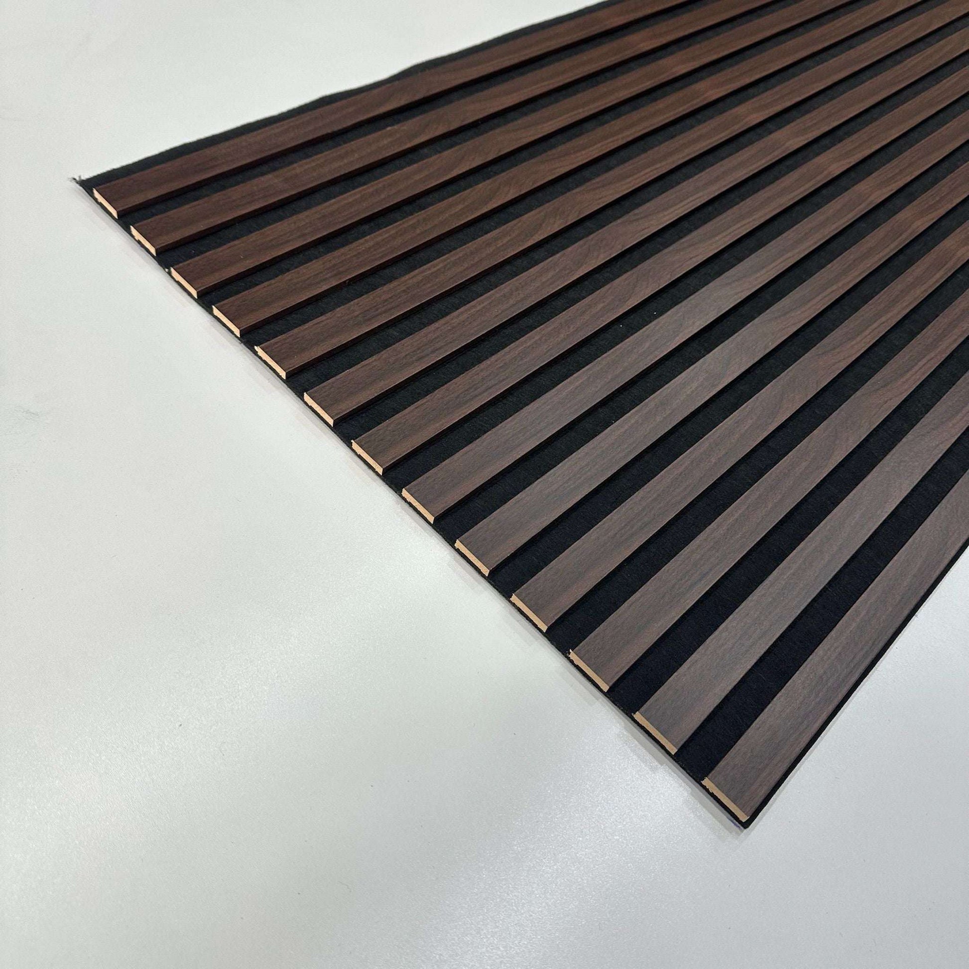 Akustikpaneel Walnuss 275 × 60 cm – Holzoptik mit Schallschutz