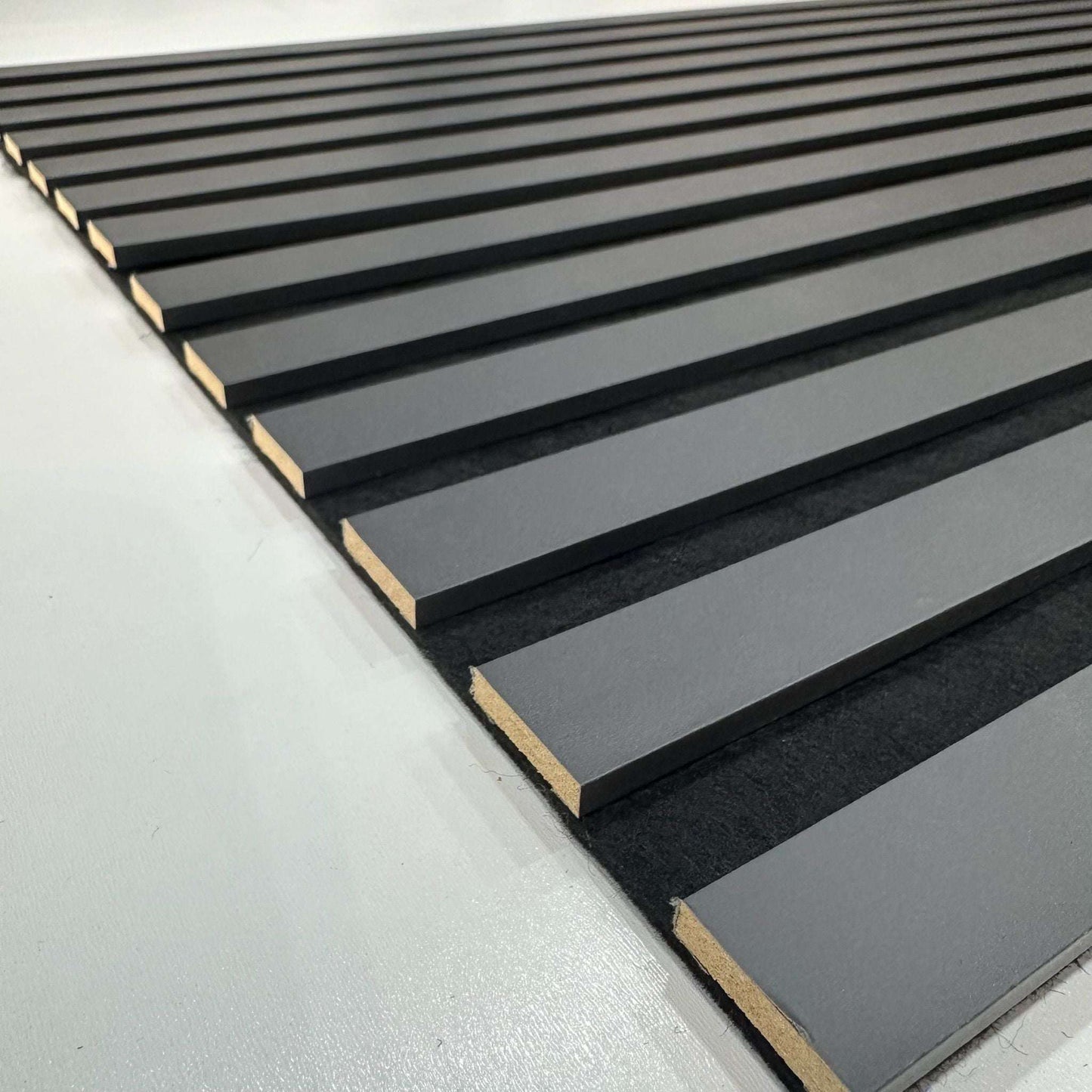 Akustikpaneel Anthrazit 275 × 60 cm – moderne Wandverkleidung