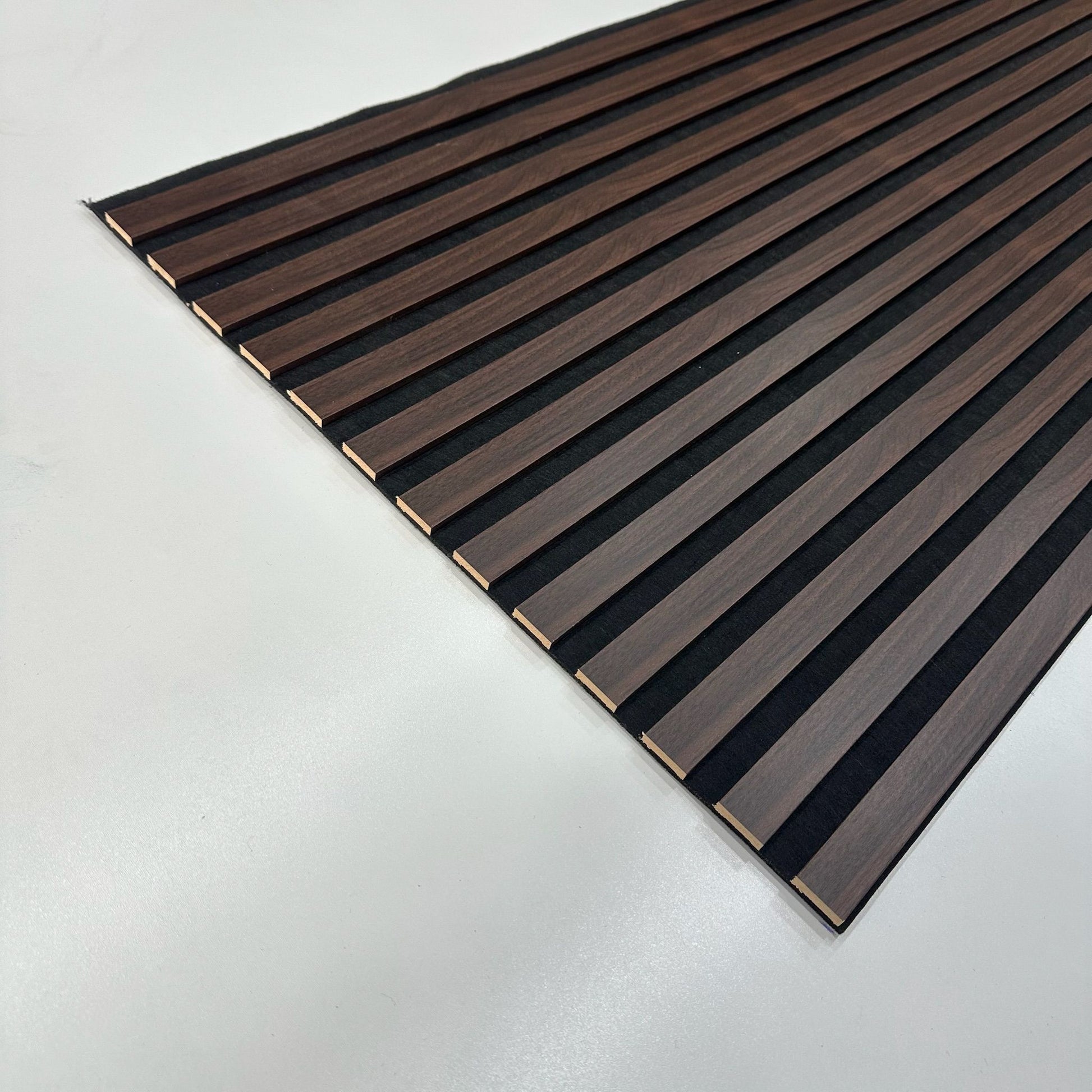 Akustikpaneel Walnuss 275 × 60 cm – Holzoptik mit Schallschutz